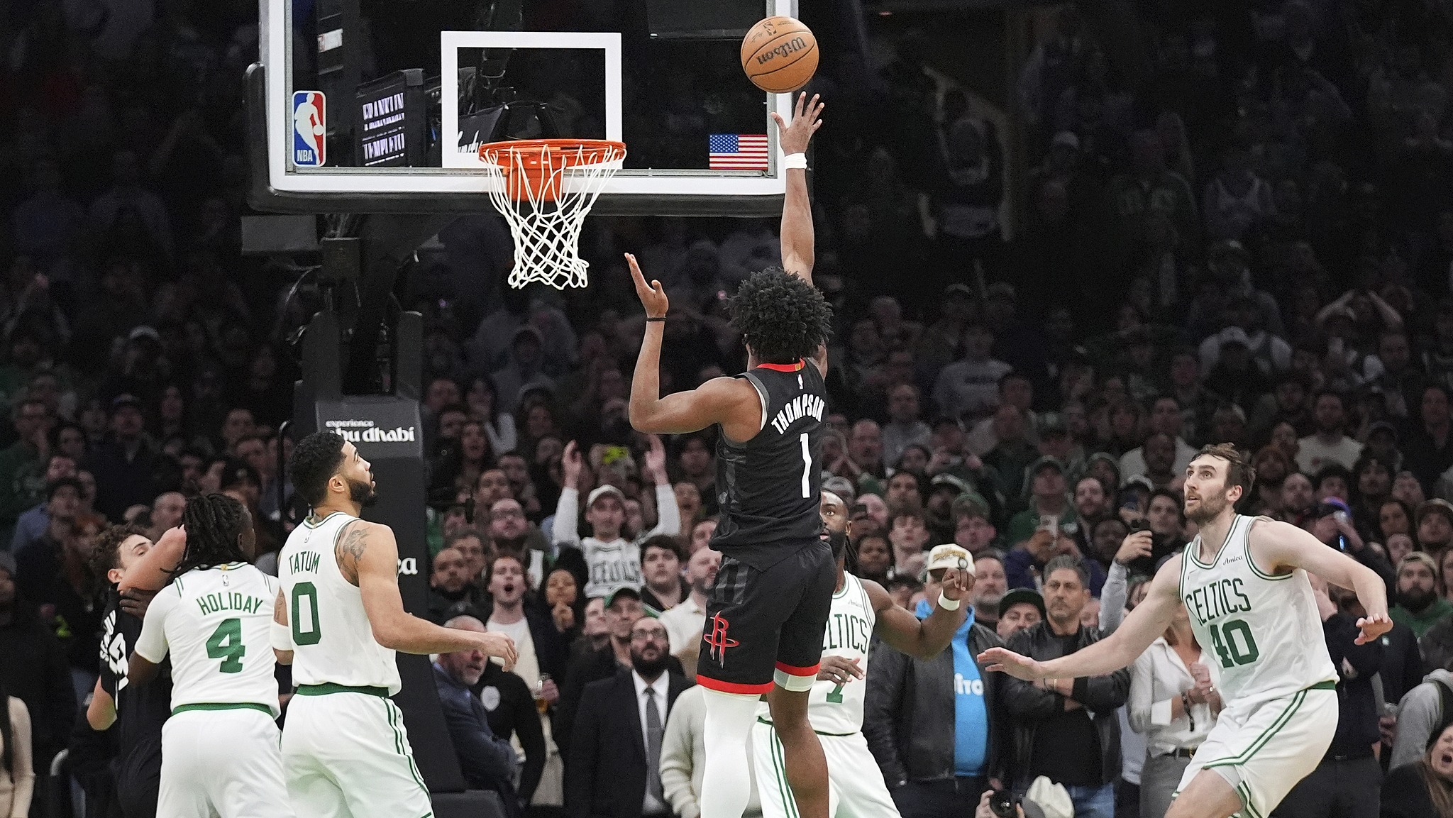 威金斯绝杀时刻，字母哥点燃赛场，刷新队史纪录迎来胜利！